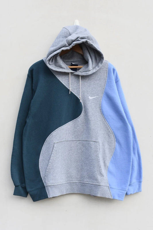MEZOTER āWave Mergeā Tricolor Hoodie ā Unisex Oversized Streetwear Pullover
