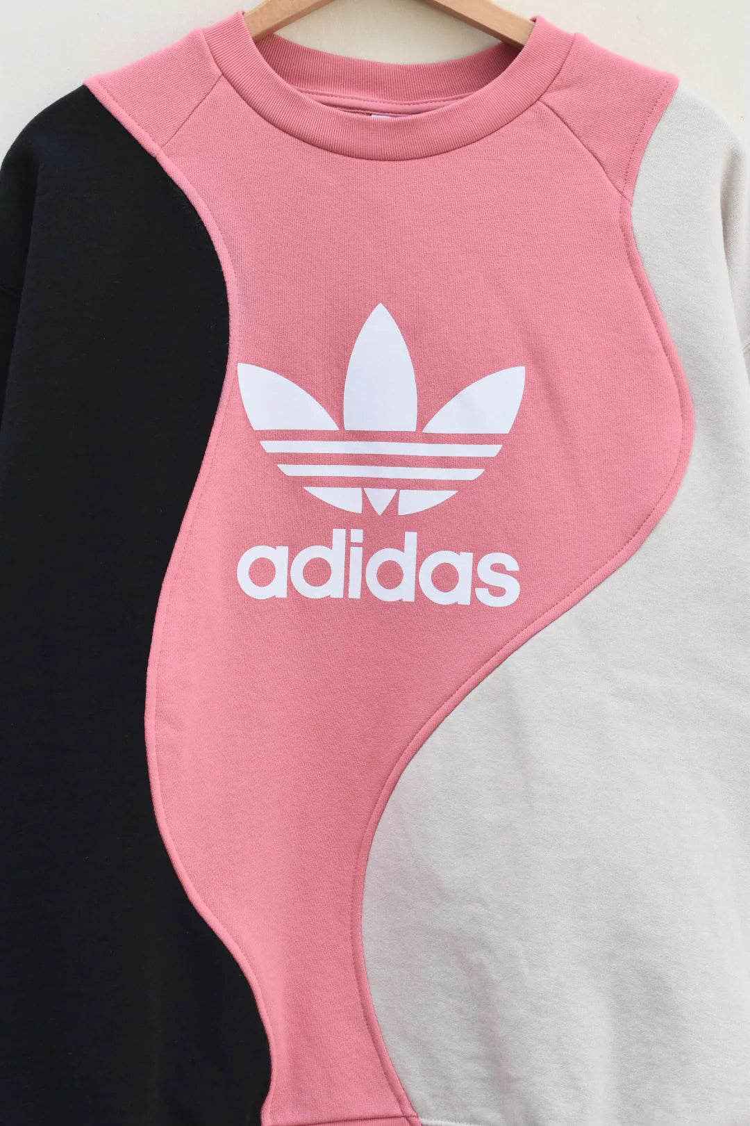 MEZOTER “Pink Wave” Colorblock Sweatshirt – Unisex Oversized Streetwear Pullover
