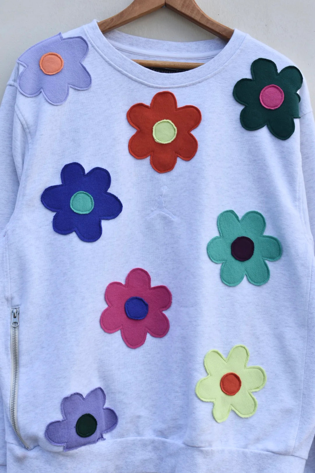 MEZOTER “Bloom Pop” Flower Patch Sweatshirt – Unisex Colorful Streetwear Pullover