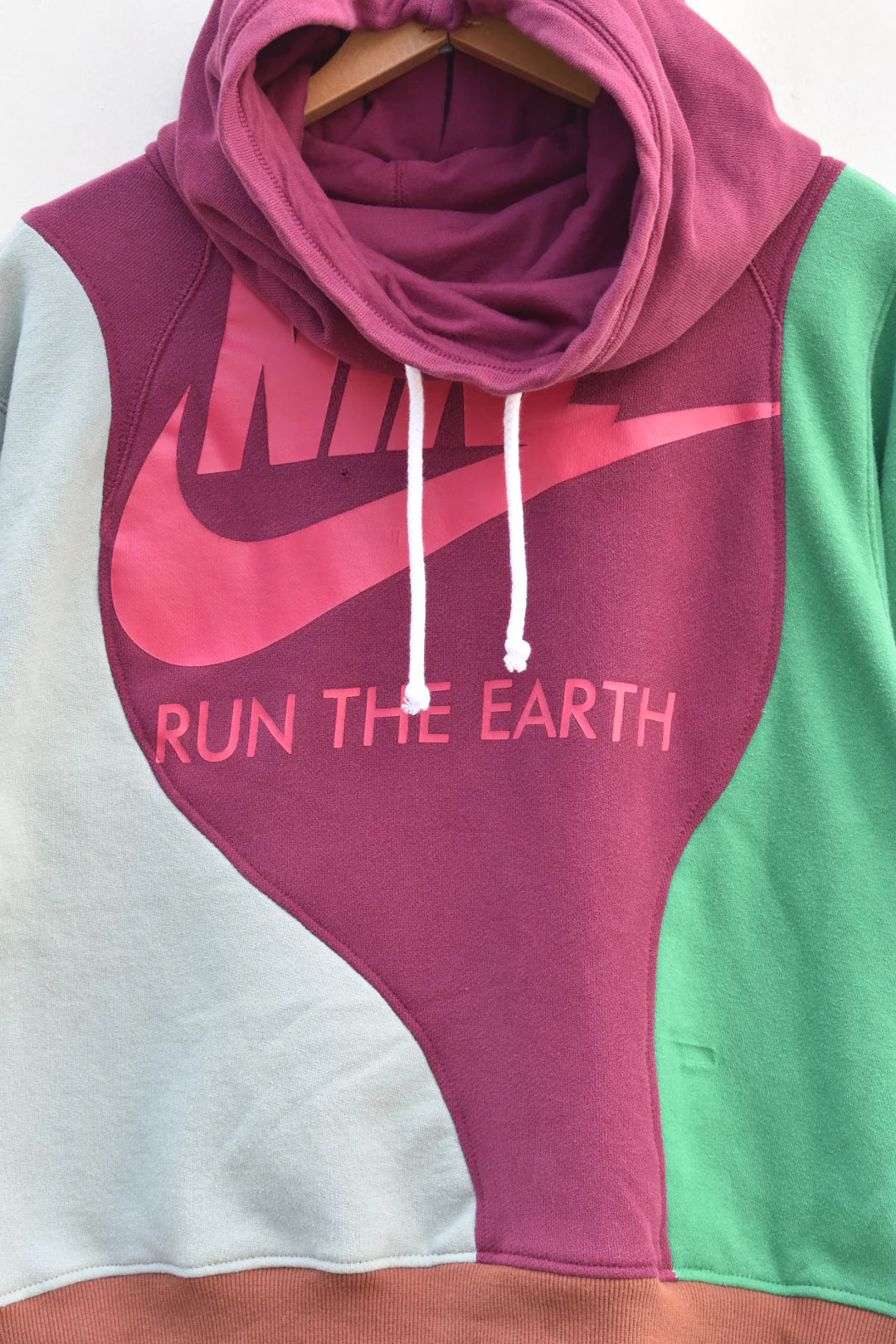 MEZOTER “Earth Runner” Multicolor Hoodie – Unisex Oversized Streetwear Pullover