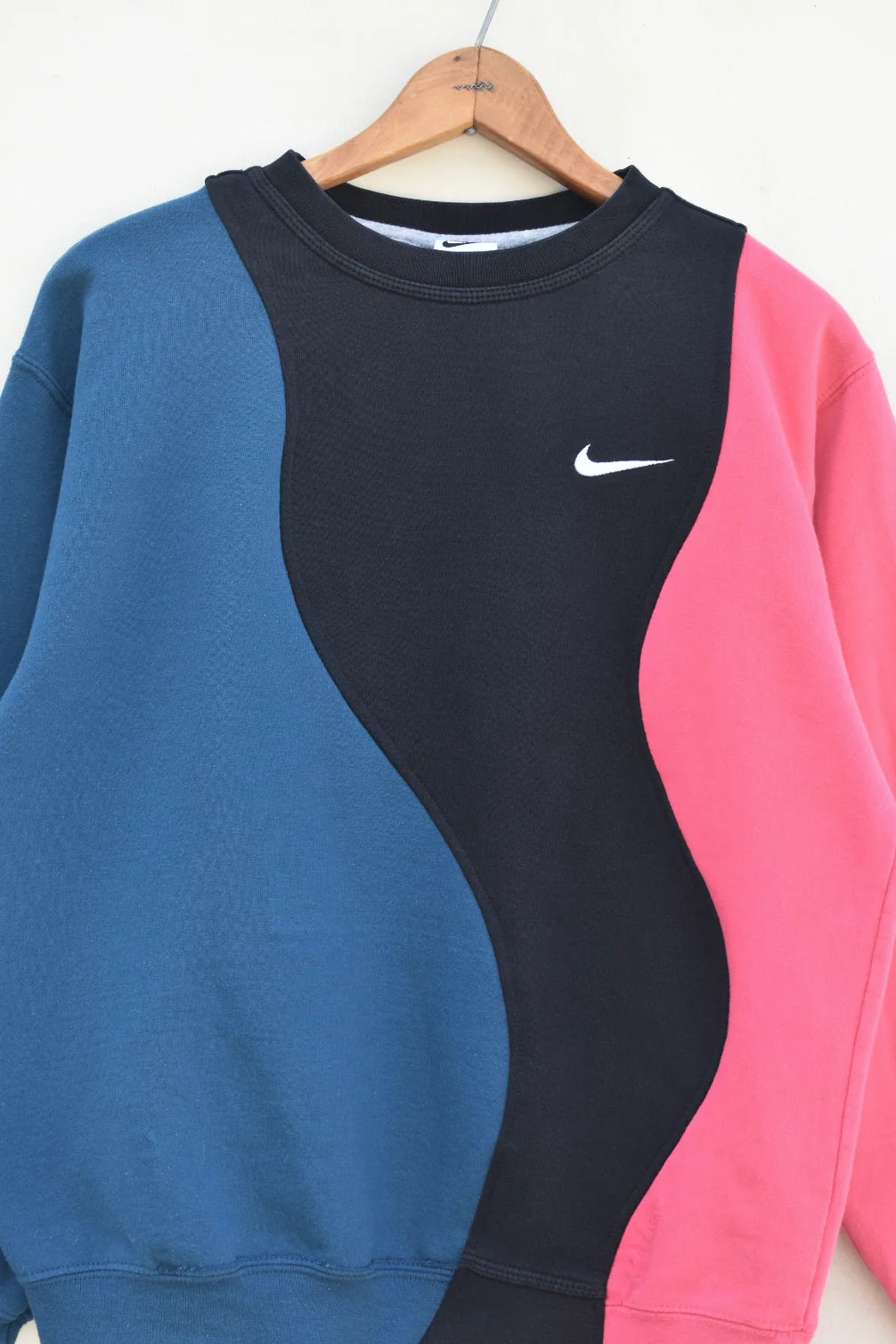 MEZOTER Colorblock Wave Sweatshirt – Trendy Unisex Pullover for Streetwear Style