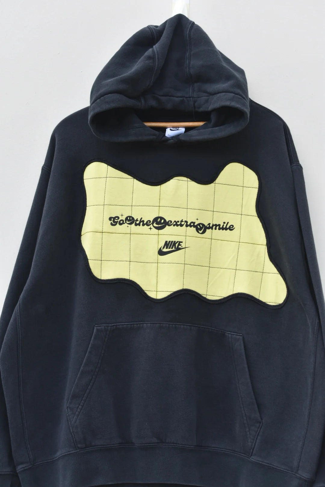 MEZOTER “Go The Extra Smile” Graphic Hoodie – Unisex Oversized Streetwear Pullover