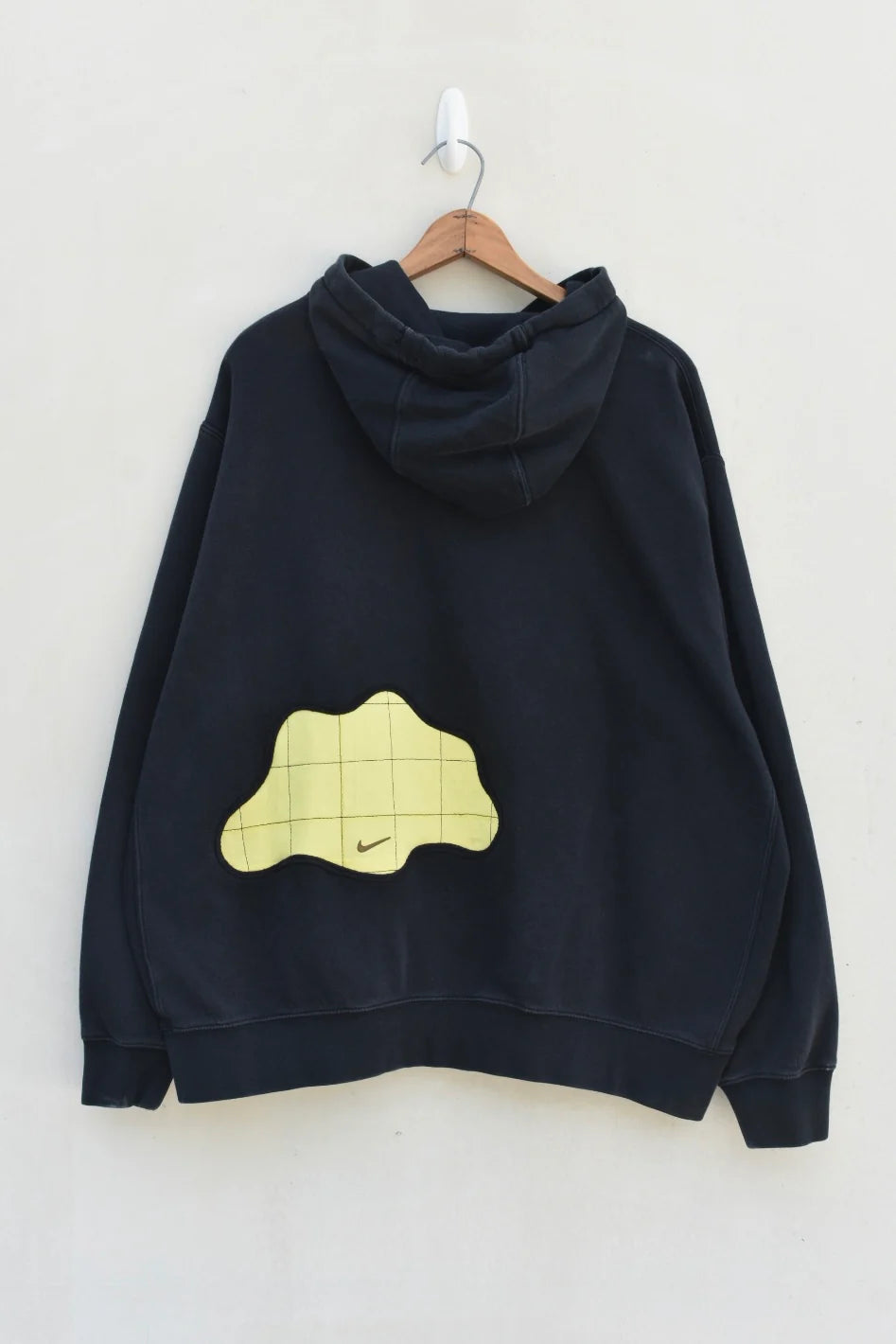 MEZOTER “Go The Extra Smile” Graphic Hoodie – Unisex Oversized Streetwear Pullover