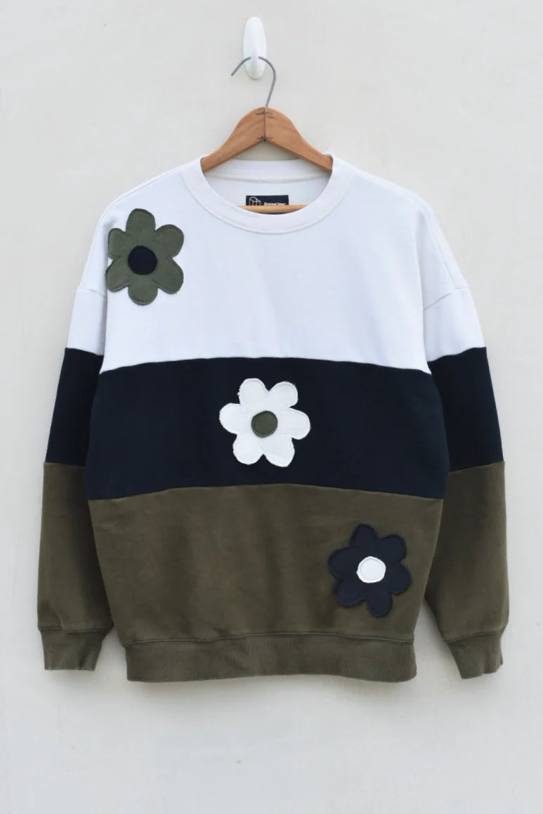 MEZOTER “Triple Bloom” Sweatshirt – Color-Block Floral Sweatshirt for Everyday Streetwear Style