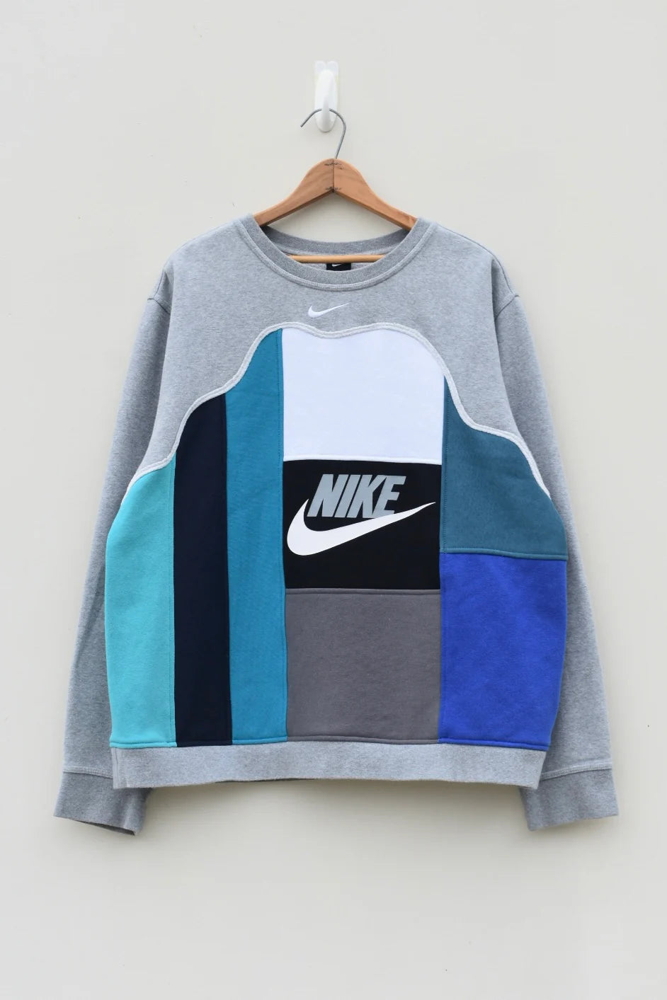 MEZOTER “Urban Patch” Sweatshirt – Grey & Blue Colorblock Oversized Streetwear