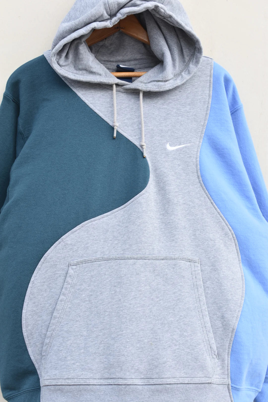 MEZOTER “Wave Merge” Tricolor Hoodie – Unisex Oversized Streetwear Pullover