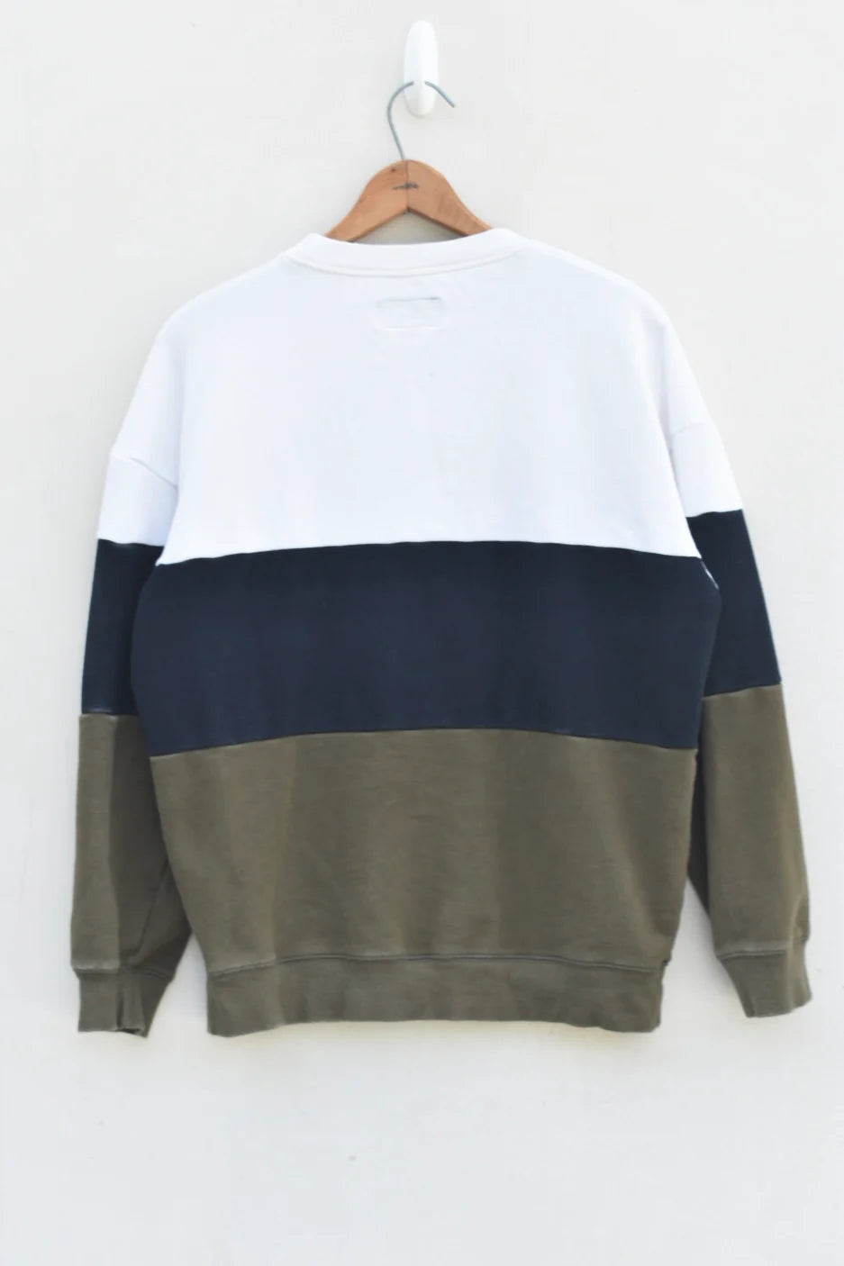 MEZOTER “Triple Bloom” Sweatshirt – Color-Block Floral Sweatshirt for Everyday Streetwear Style