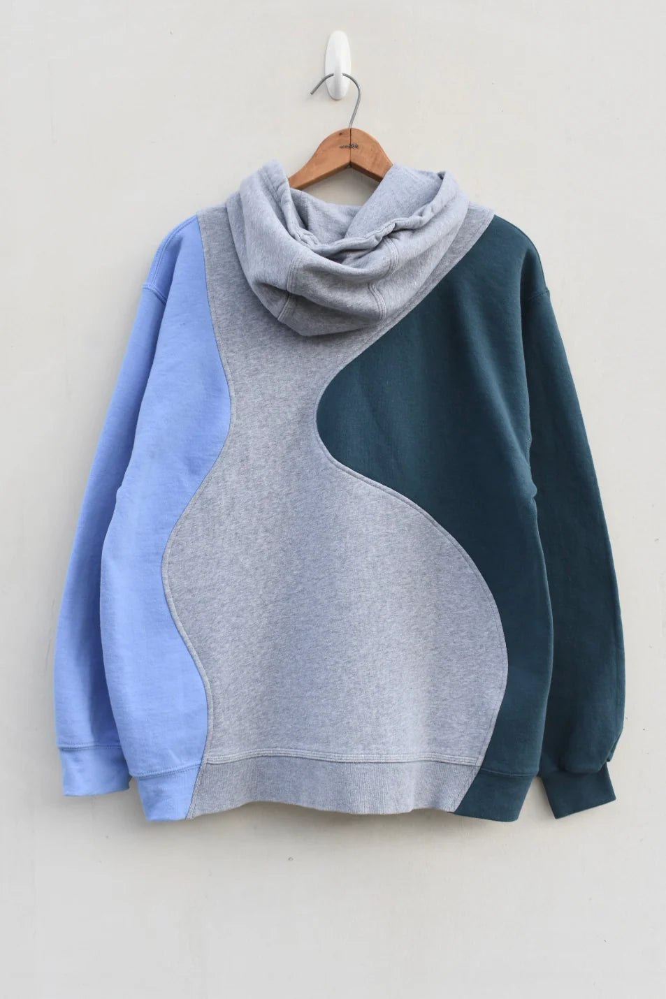 MEZOTER “Wave Merge” Tricolor Hoodie – Unisex Oversized Streetwear Pullover