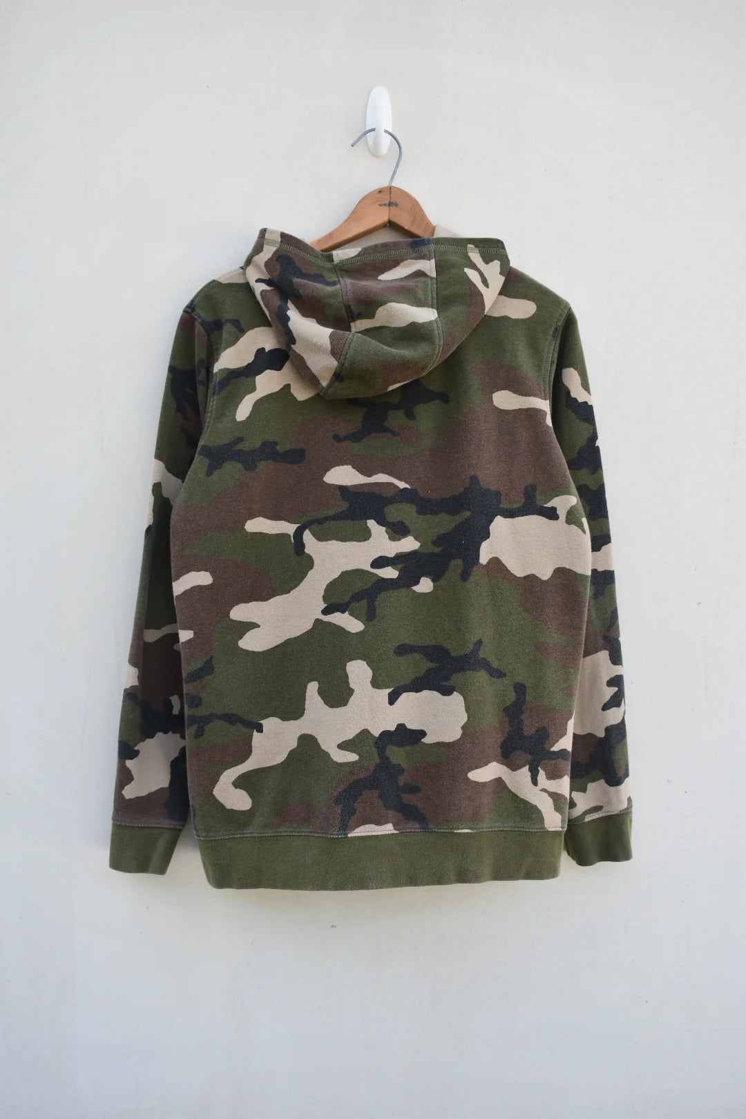MEZOTER “Urban Camo Wave” Hoodie – Military Camouflage Hoodie with Grey Logo Patch