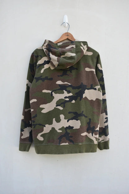 MEZOTER “Urban Camo Wave” Hoodie – Military Camouflage Hoodie with Grey Logo Patch